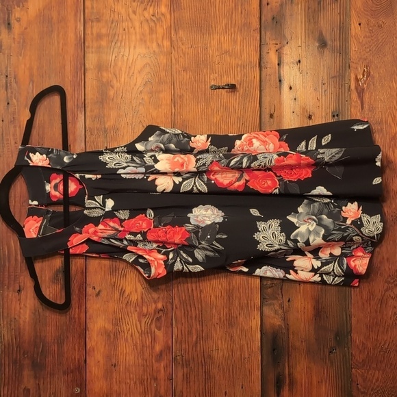 INC International Concepts | Black Red Flowy Floral Sleeveless Tank Top Size M - Picture 1 of 5